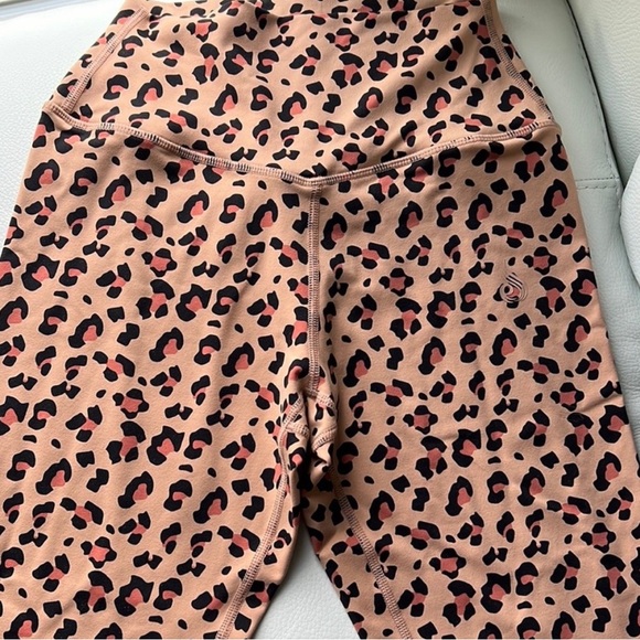 BUNDLE! Ryderwear scrunch booty leggings, and cheetah v butt shaping legging - Picture 10 of 12